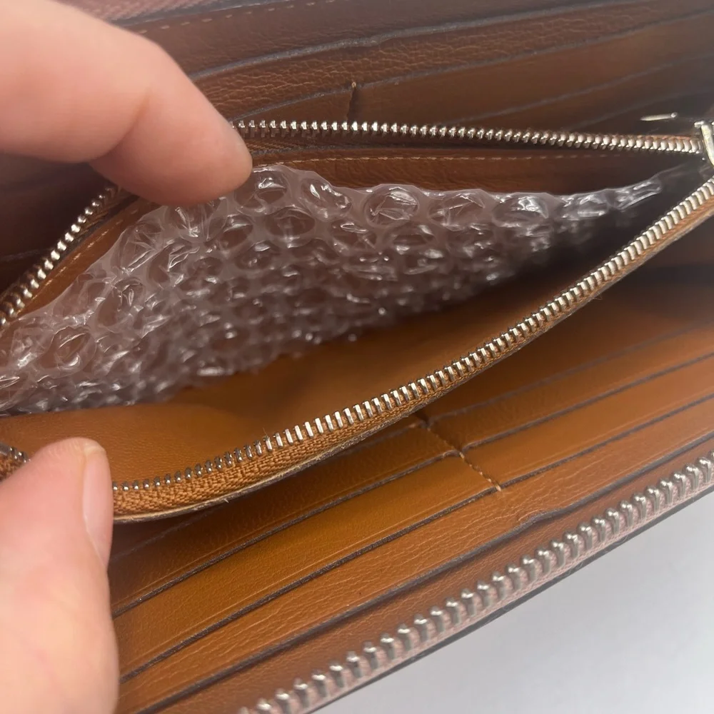 Louis Vuitton Articles De Voyage Zippy Wallet
